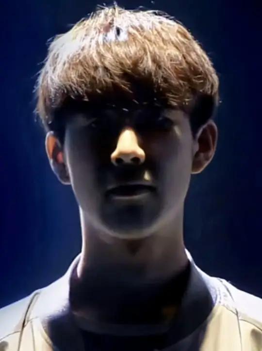 举报者： FunPlus Phoenix 中路选手 Care ，打野想找 naiyou 或 Monki ，上路选手想要 sheer